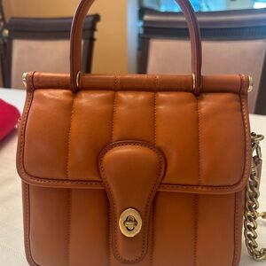 Coach Nappa Leather Willis Top
Handle 18“ in Canyon Quilting